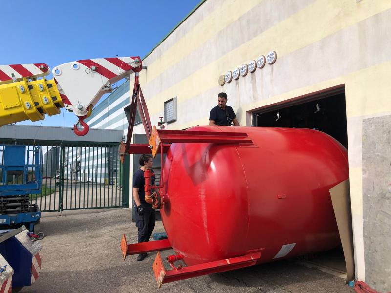 Manutention et levage d'un ballon 15 tonnes à l'aide d'une grue électrique pour industriel