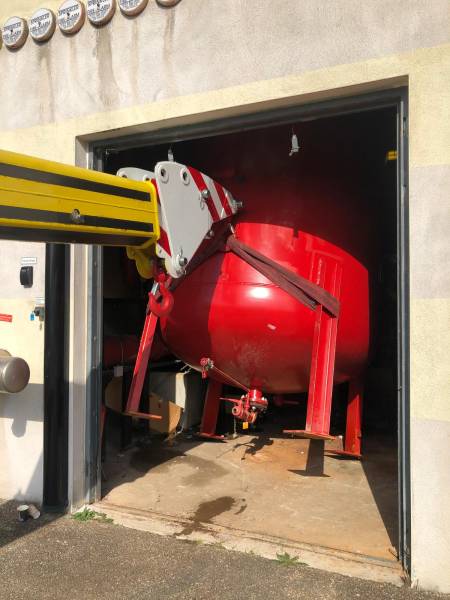 Manutention et levage d'un ballon 15 tonnes à l'aide d'une grue électrique pour industriel