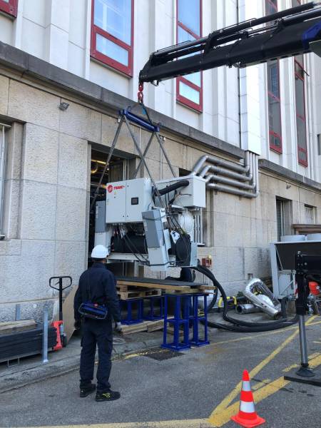 Livraison et manutention d'un groupe froid avec transport frigorifique