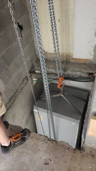 Livraison et manutention d'un coffre-fort par trémi.