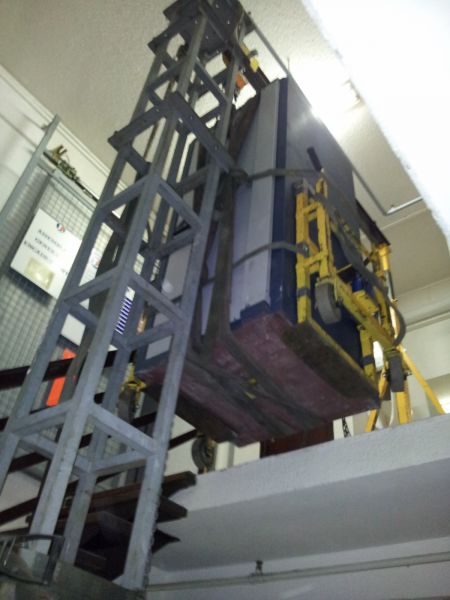 descente d'un coffre fort au palan